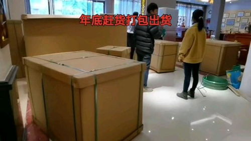 紅木家具廠年底趕貨打包出貨
